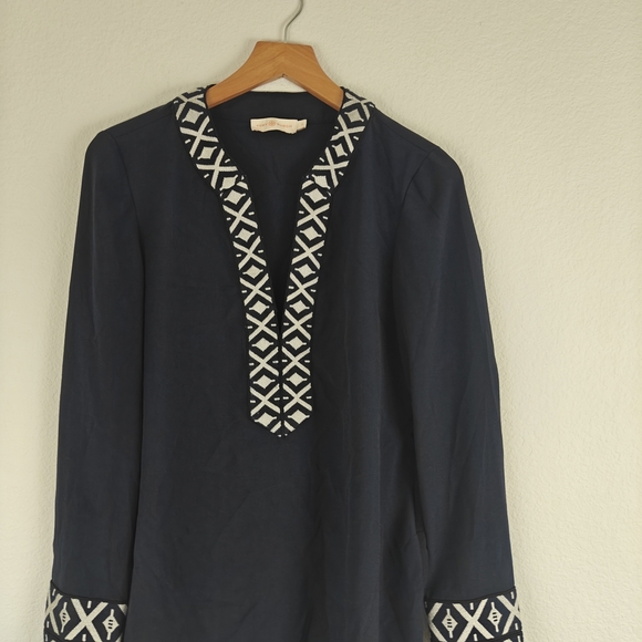 Tory Burch V-neck Navy Blue Embroidered Detail Tunic Top Size 2 - Picture 5 of 16